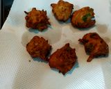 মুচমুচে পেঁয়াজু পকোড়া (muchmuche peyaju pakora recipe in Bengali) রেসিপি ধাপ - 2 ছবি
