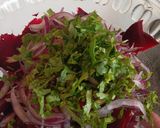 Foto del paso 3 de la receta: Ensalada de beterraga con cebolla y cilantro