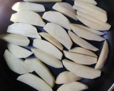 Foto del paso 1 de la receta: Papas rústicas en sartén essen