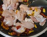 รูปขั้นตอนการทำที่ 2 ของ ไก่ผัดตะไคร้ (เผ็ด)