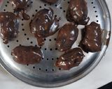 A picture of step 3 of Dates N Nuts Chocolate.