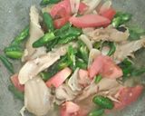 Foto langkah ke 3 dari resep Tumis ikan asin pedas.