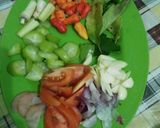 Foto langkah ke 1 dari resep Garang asam ayam daun pisang.