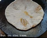 A picture of step 4 of Aloo paratha.