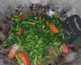 Foto langkah ke 3 dari resep Tumis kangkung.