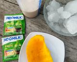 Foto langkah ke 1 dari resep Iced Mango Matcha Latte.