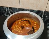 A picture of step 9 of White matar chole.