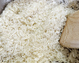 Foto del paso 3 de la receta: Arroz especiado con almendras y pasas