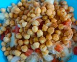 A picture of step 2 of Chattpatti Mix Chaat Plate 😋😋.