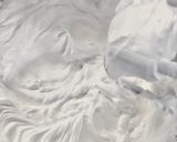 Foto del passaggio 1 della ricetta Crema al latte kinder (senza cottura)