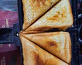A picture of step 5 of Aloo toast sandwich.