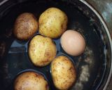 Foto langkah ke 1 dari resep Kentang Oven Saus Creamy.