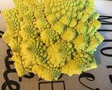 Une image de l'étape 1 de Salade tiède de chou romanesco au concombre et carpaccio de poulpe.