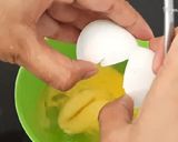 A picture of step 4 of Egg Roll.