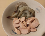Foto langkah ke 3 dari resep Kwetiau Udang Sosis.