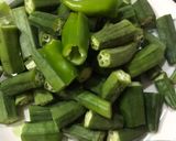 A picture of step 1 of Bhindi in Tomato Gravy.