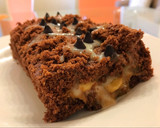 Foto del paso 10 de la receta: Budín de chocolate al microondas relleno con dulce de leche, banana, y queso crema