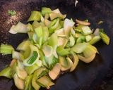 Foto langkah ke 3 dari resep Bok choy stir fry and topping with sauce.