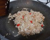 รูปขั้นตอนการทำที่ 2 ของ ข้าวผัดน้ำพริกกะปิ ปลาทูทอด