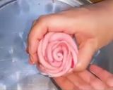 A picture of step 4 of Steamed rose buns.