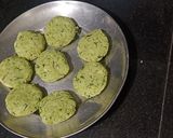 A picture of step 3 of Cheese Broccoli Aloo coins.