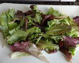 Foto del paso 1 de la receta: Ensalada de lechuga con brotes de rábanos y semillas