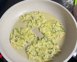 Foto del paso 3 de la receta: Tortitas de calabacín y patata
