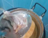 รูปขั้นตอนการทำที่ 3 ของ แกงไก่นมสดใส่ใบสมุนไพร NaRakMak