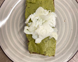 Foto del paso 7 de la receta: Tostadas de guacamole con huevo a la plancha y zumo de naranja