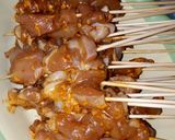 Foto langkah ke 1 dari resep Sate Ayam & Sosis Bakar.