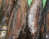Foto langkah ke 1 dari resep Tumis Bunga Pepaya dan Ikan Tongkol Asap.
