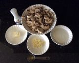 A picture of step 1 of Garlic Creamed Mushrooms.