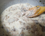 Foto del paso 7 de la receta: Lomo de cerdo con salsa de champiñones y queso