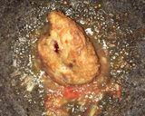 Foto langkah ke 7 dari resep Ayam geprek pedas & non-pedas.