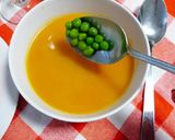 Foto del paso 5 de la receta: Crema de calabacín y zanahoria con guisantes 🥒🥕🥕