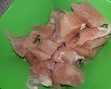Foto del paso 1 de la receta: Pollito con morroncitos y ensaladita fresca 💕