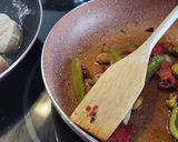 Foto del paso 6 de la receta: Tintorera en salsa con almejas y langostinos