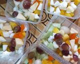 Foto langkah ke 4 dari resep Salad buah Yakult.