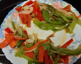 Foto del paso 1 de la receta: Tortilla de fritada de pimientos y cebolla