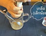 รูปขั้นตอนการทำที่ 2 ของ น้ำผึ้งมะนาวโซดา🍋