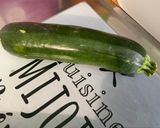 Une image de l'étape 1 de Salade de courgette, concombre, jambon blanc et feta.