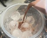 Foto langkah ke 5 dari resep Es coklat seliter.