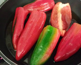 Foto del paso 4 de la receta: Picantón y tomatitos asados con pimientos y patatas fritas