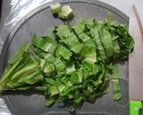 Foto langkah ke 2 dari resep Tumis Selada Romaine.