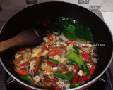 Foto langkah ke 4 dari resep Tumis Pete Cumi Asin.