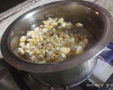 A picture of step 1 of Open spinach corn paneer sandwich.