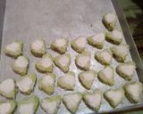 Foto langkah ke 6 dari resep Kukis kelapa pandan.