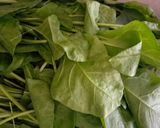 A picture of step 1 of Aloo palak k pakoray.