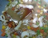 รูปขั้นตอนการทำที่ 3 ของ ไข่ข้น ราดซอสปลาหมึกเขียวหวานผักสามสี คลีน