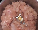 A picture of step 1 of Tasty chicken bread cone.